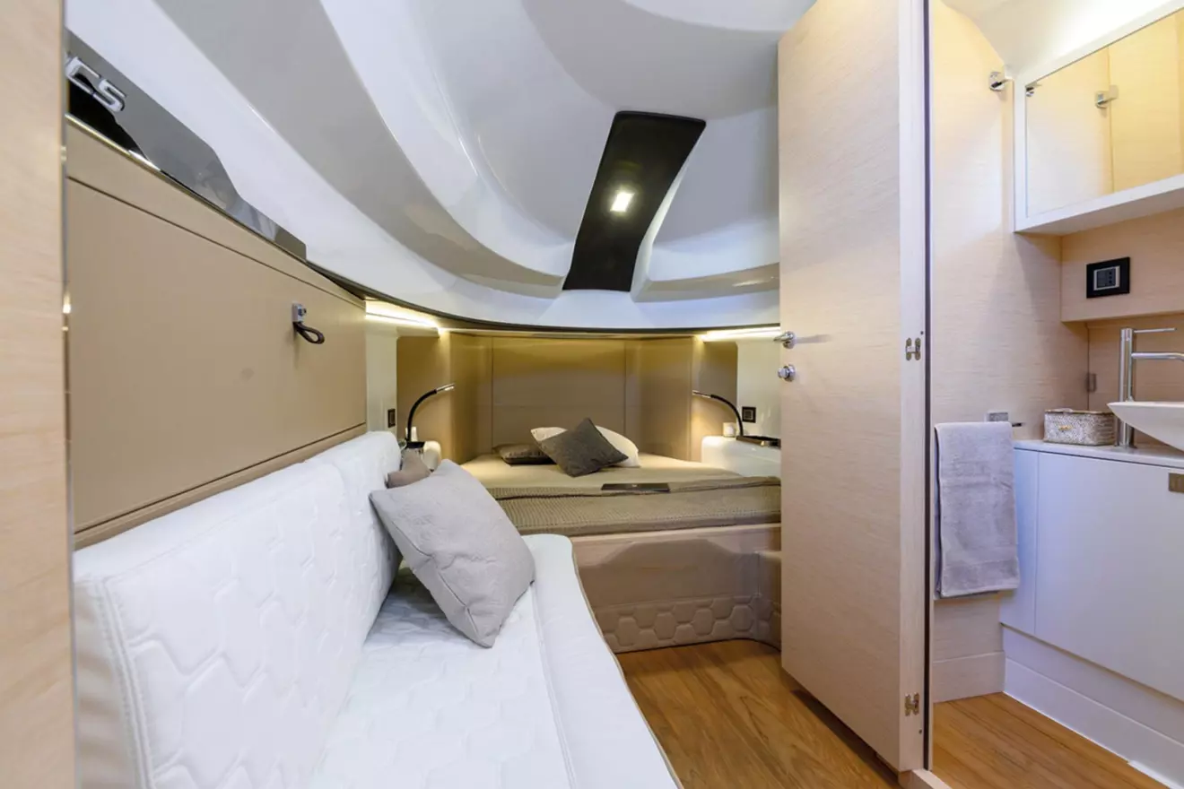 SACS Rider 15 interior