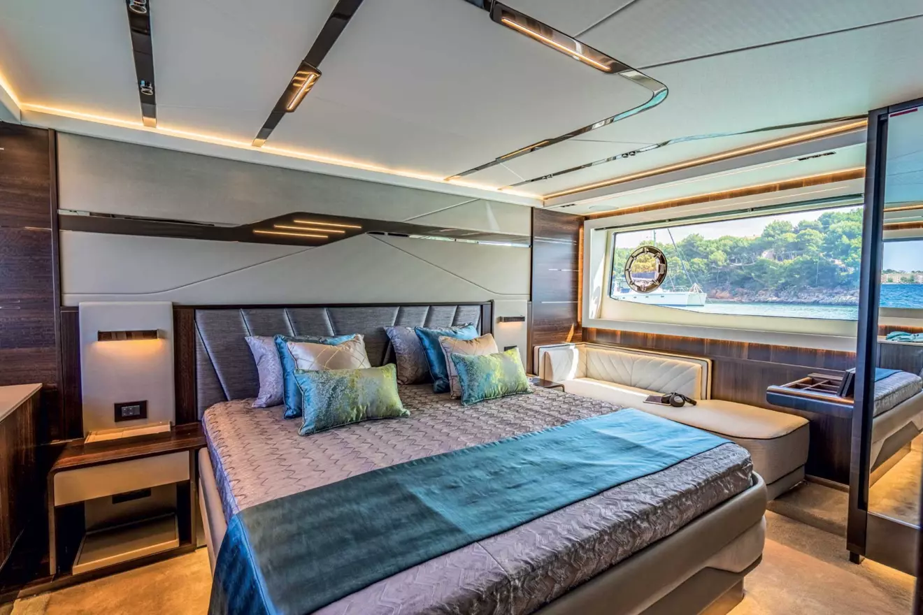 sunseeker 65 sport yacht master cabin
