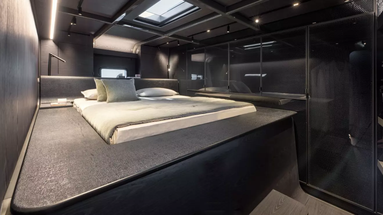 Bluegame BGF45 - cabin.jpg