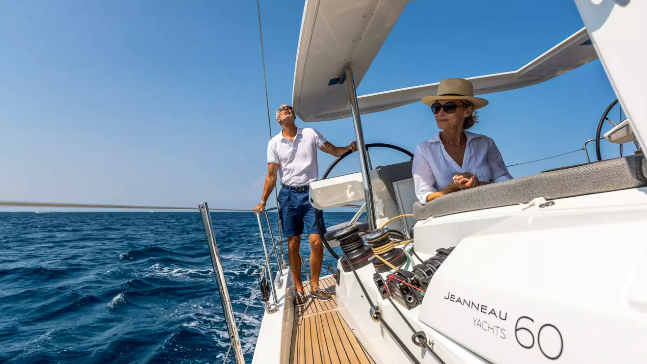 Jeanneau Yachts 60 sailing crew