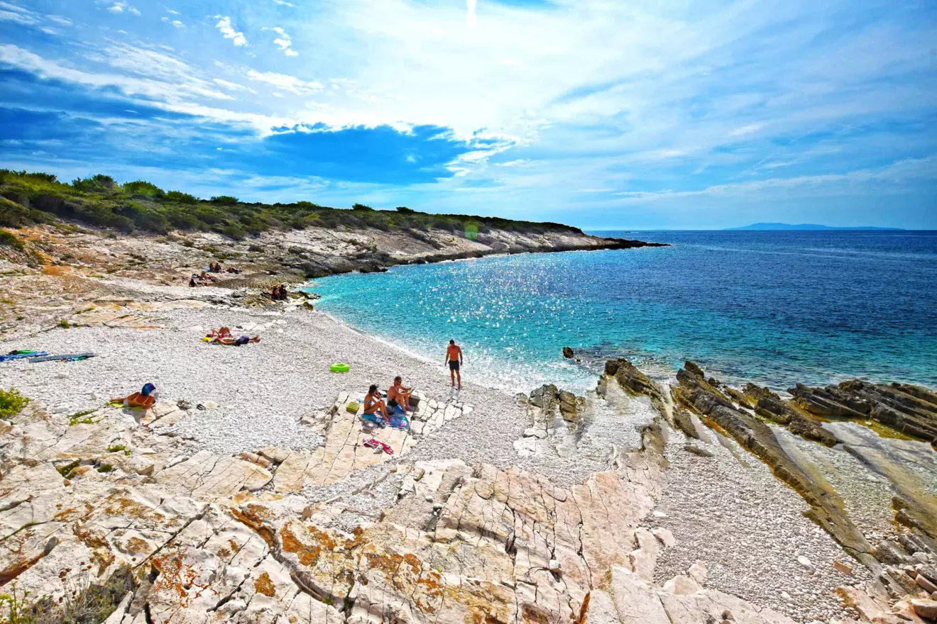 Vela-Luka-island-Proizd-Donji-bok-beach-sasa-prizmic-00.jpg