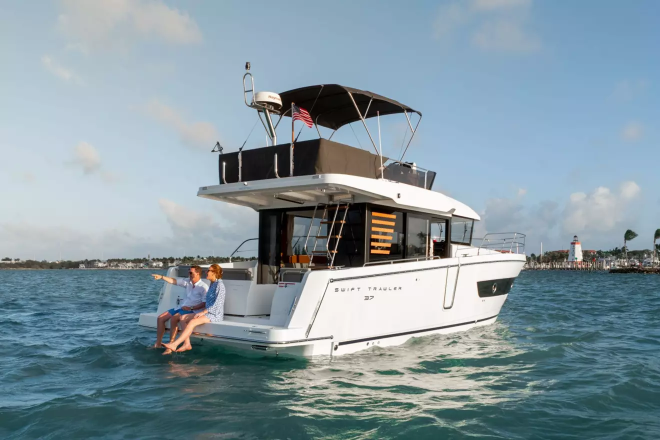 Beneteau Swift Trawler 37 Fly stern