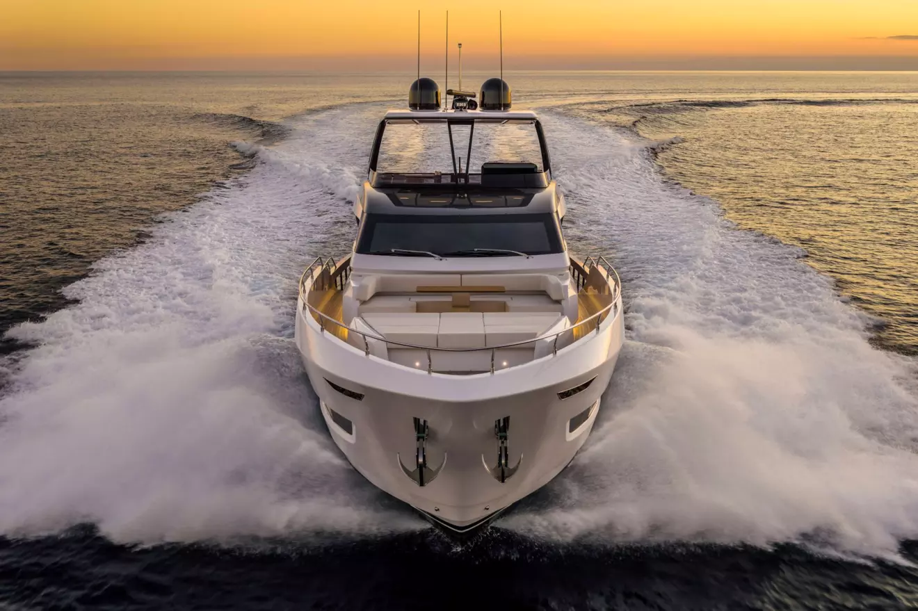 Ferretti Yachts 800 front view cruising