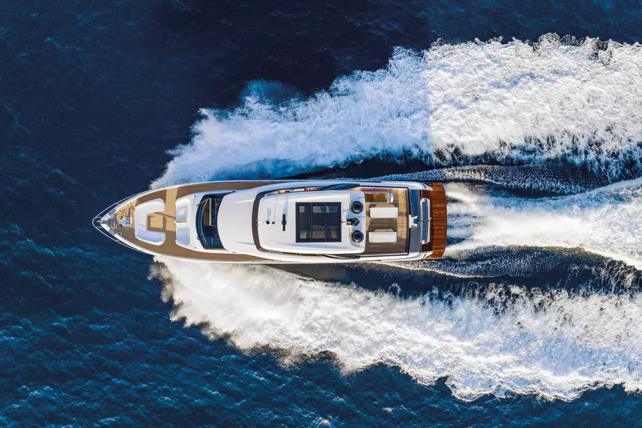 Ferretti-Yachts-860-cruising-aerial-view-01.jpg