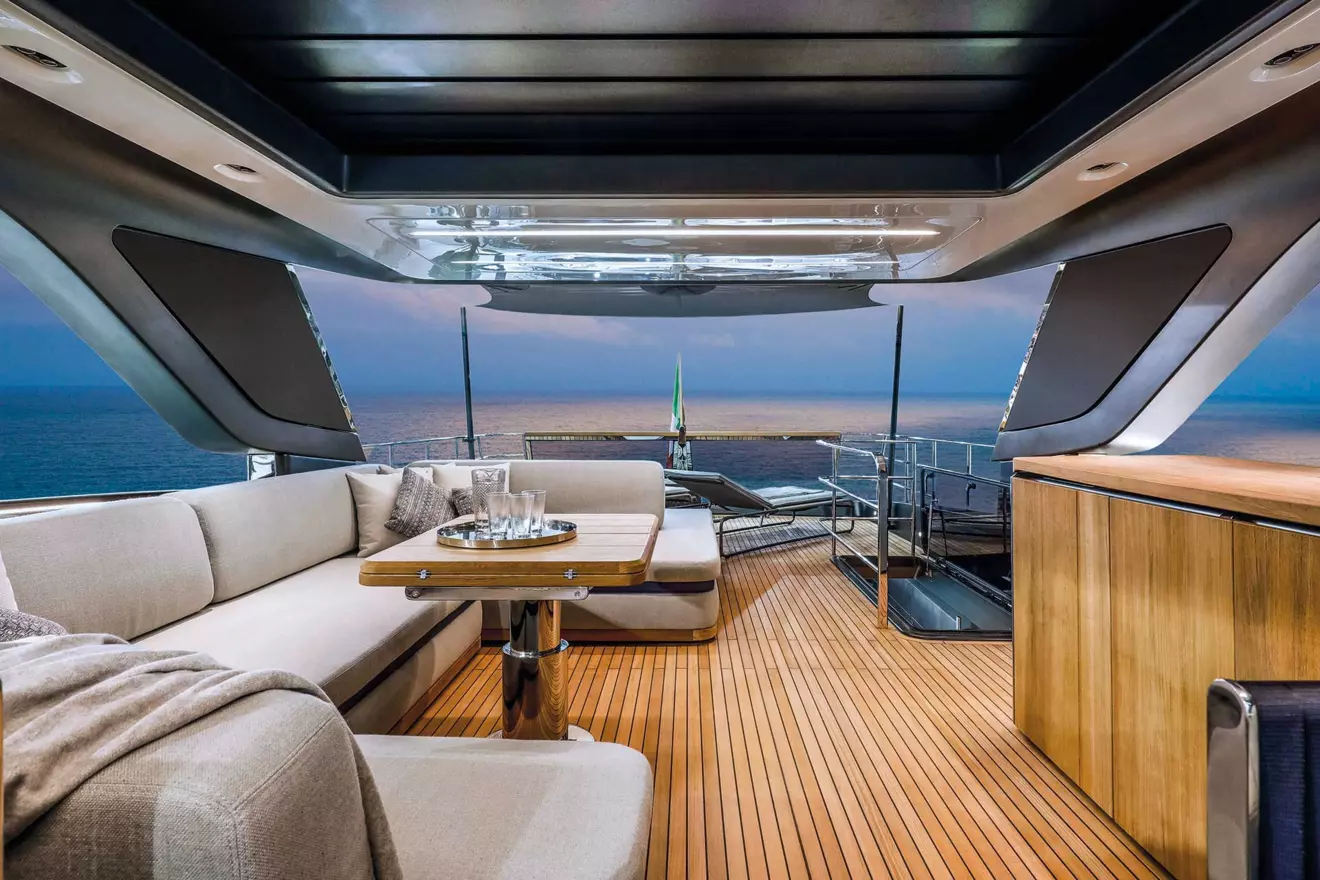 cranchi-78-Flybridge-01.jpg
