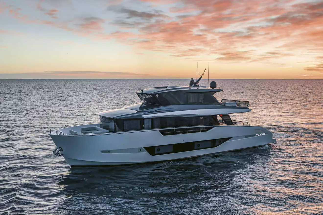 Astondoa AX8 cruising