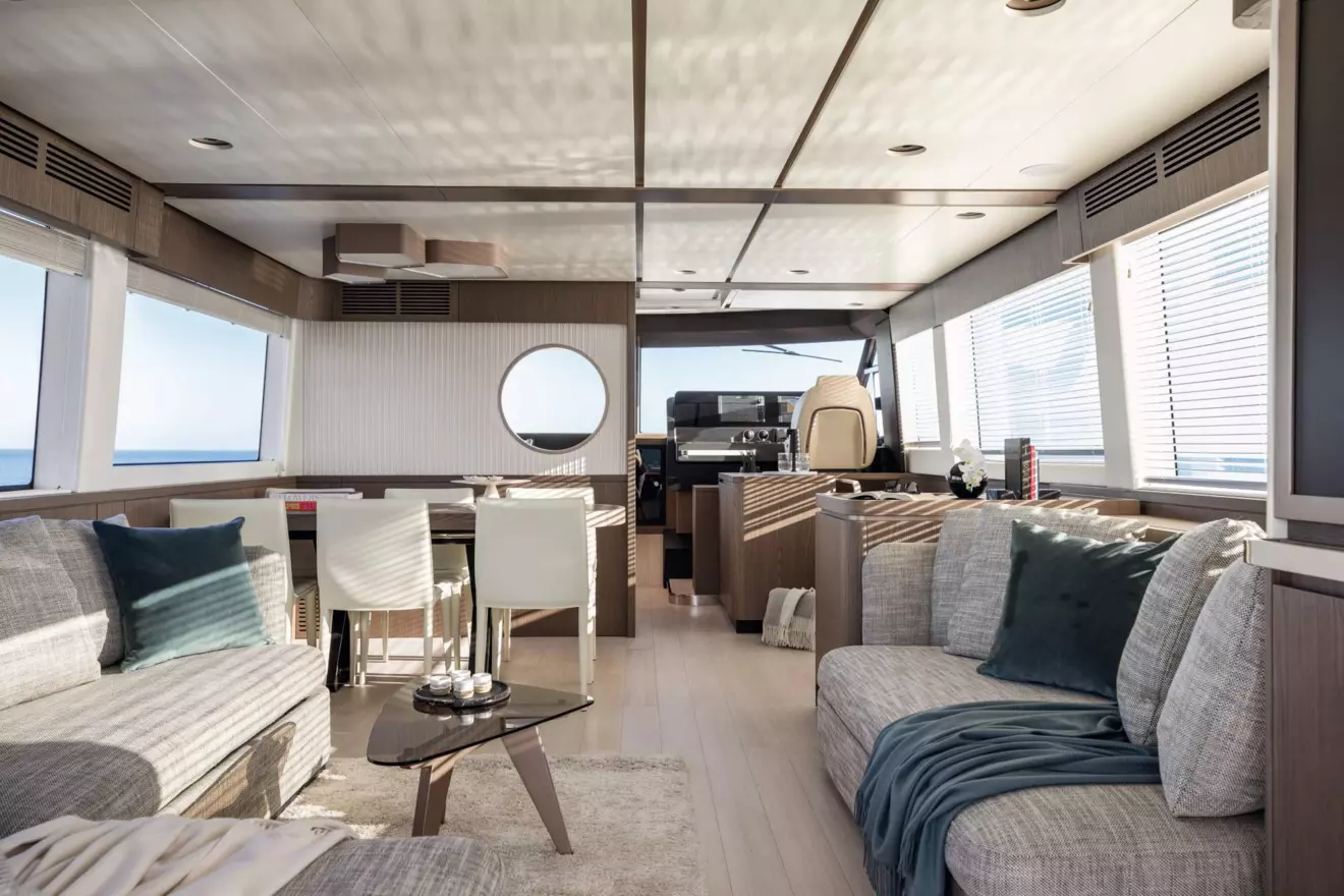 Azimut Magellano 66 salon