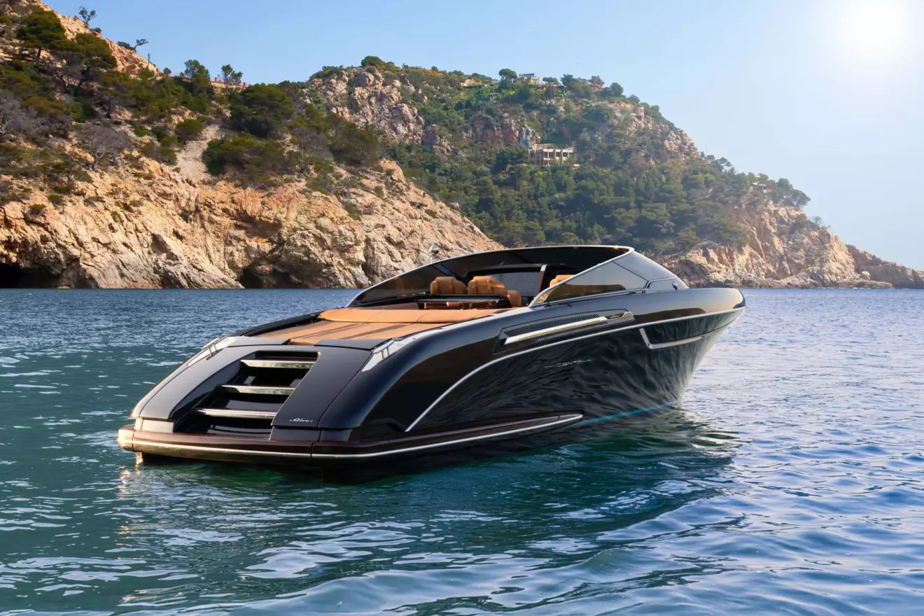 Riva Cento back view