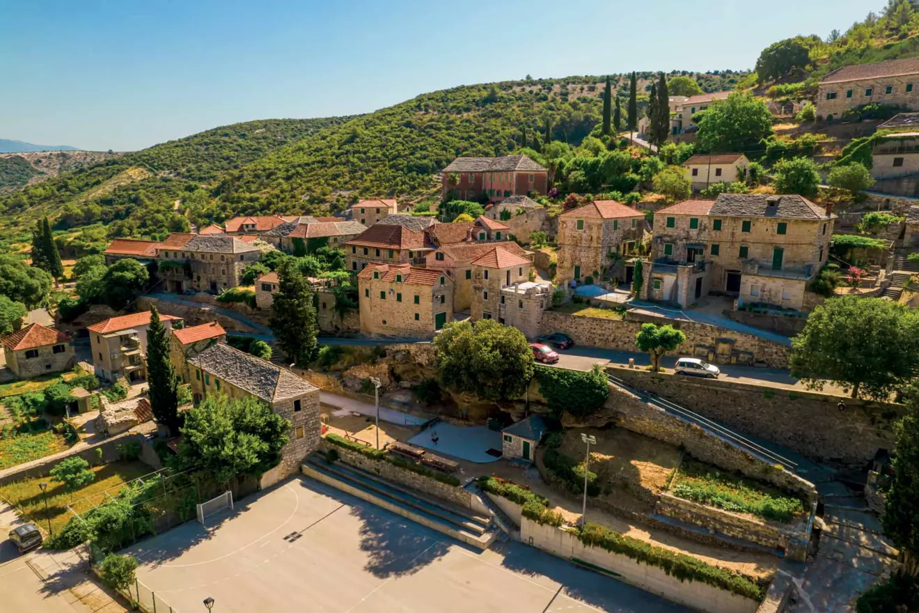 small-town-at-island-brac-00.jpg