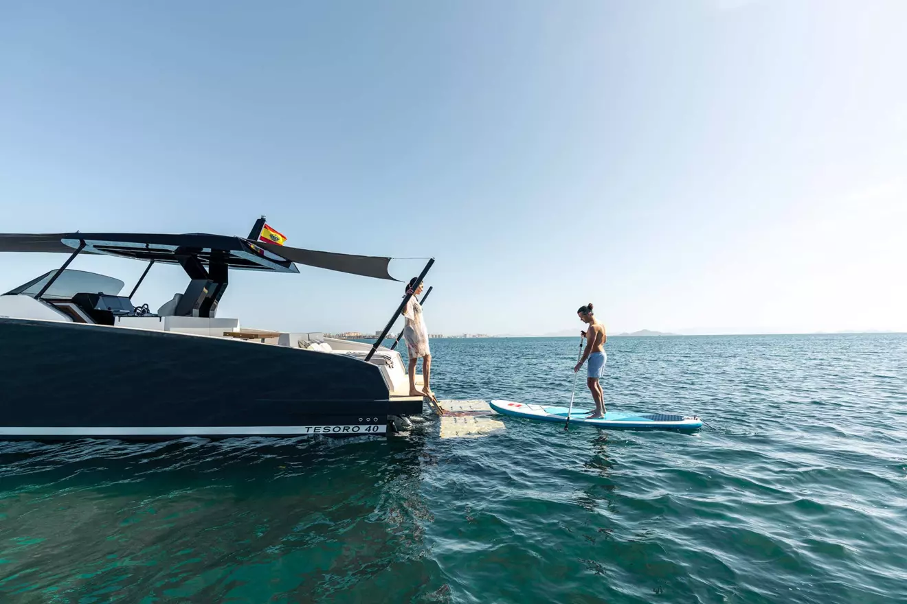 tesoro-yachts-t40-side-view-02.jpg