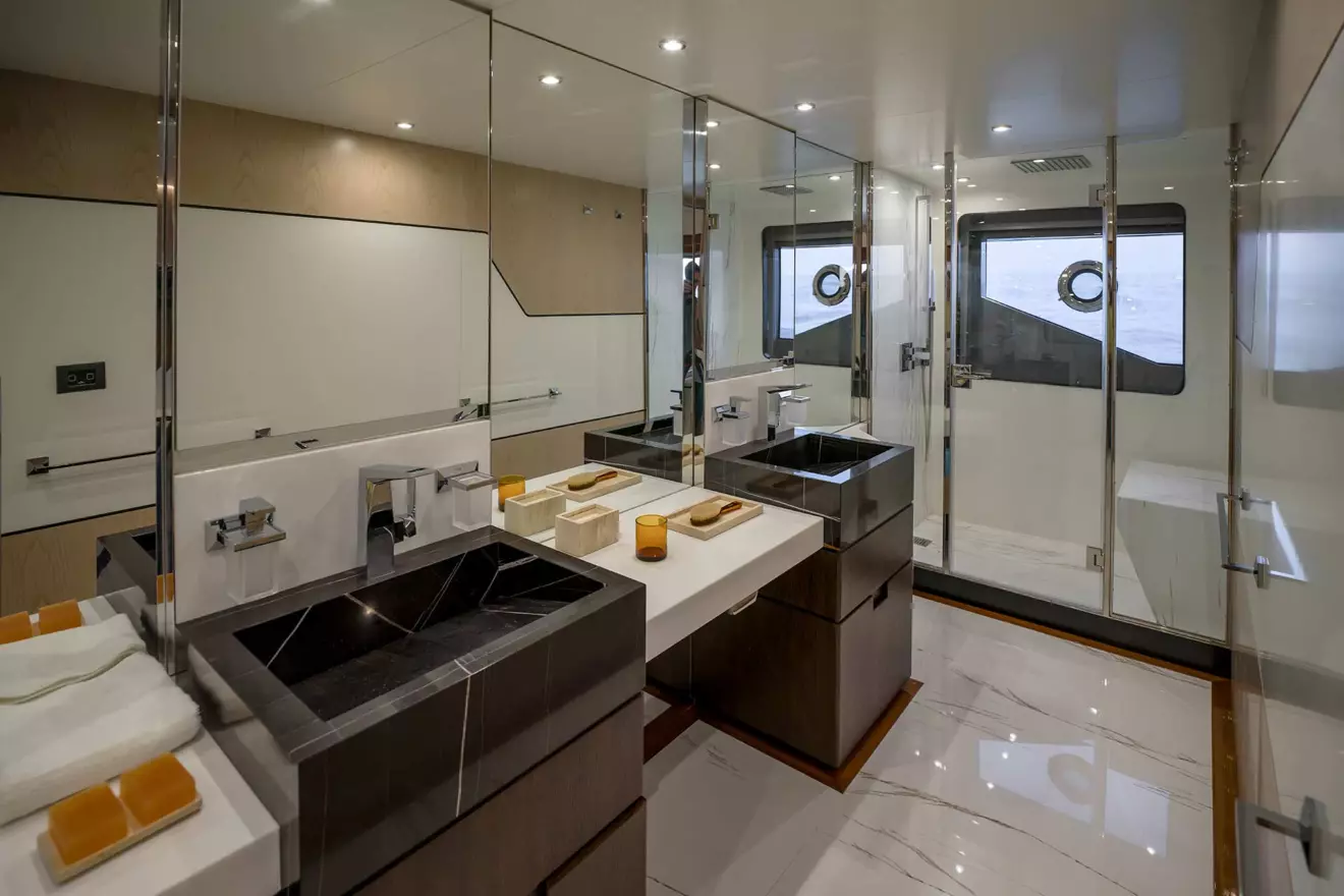 Astondoa AX8 bathroom