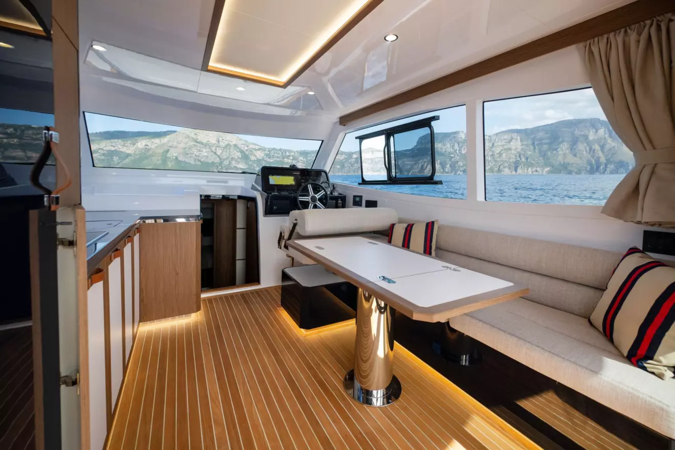 Apreamare Gozzo 48 Cabin salon