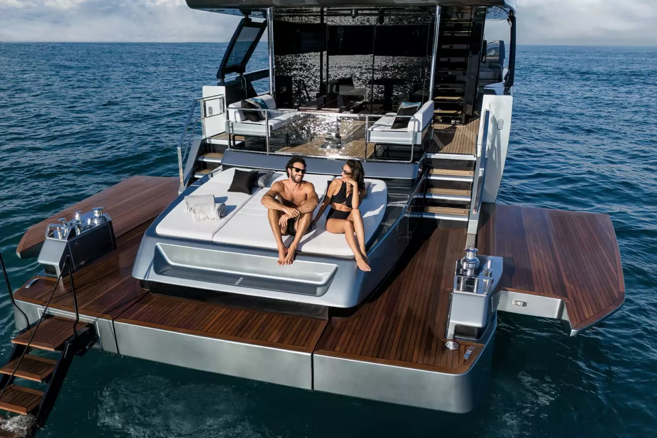 Riva 82 Diva-aft platform.jpg