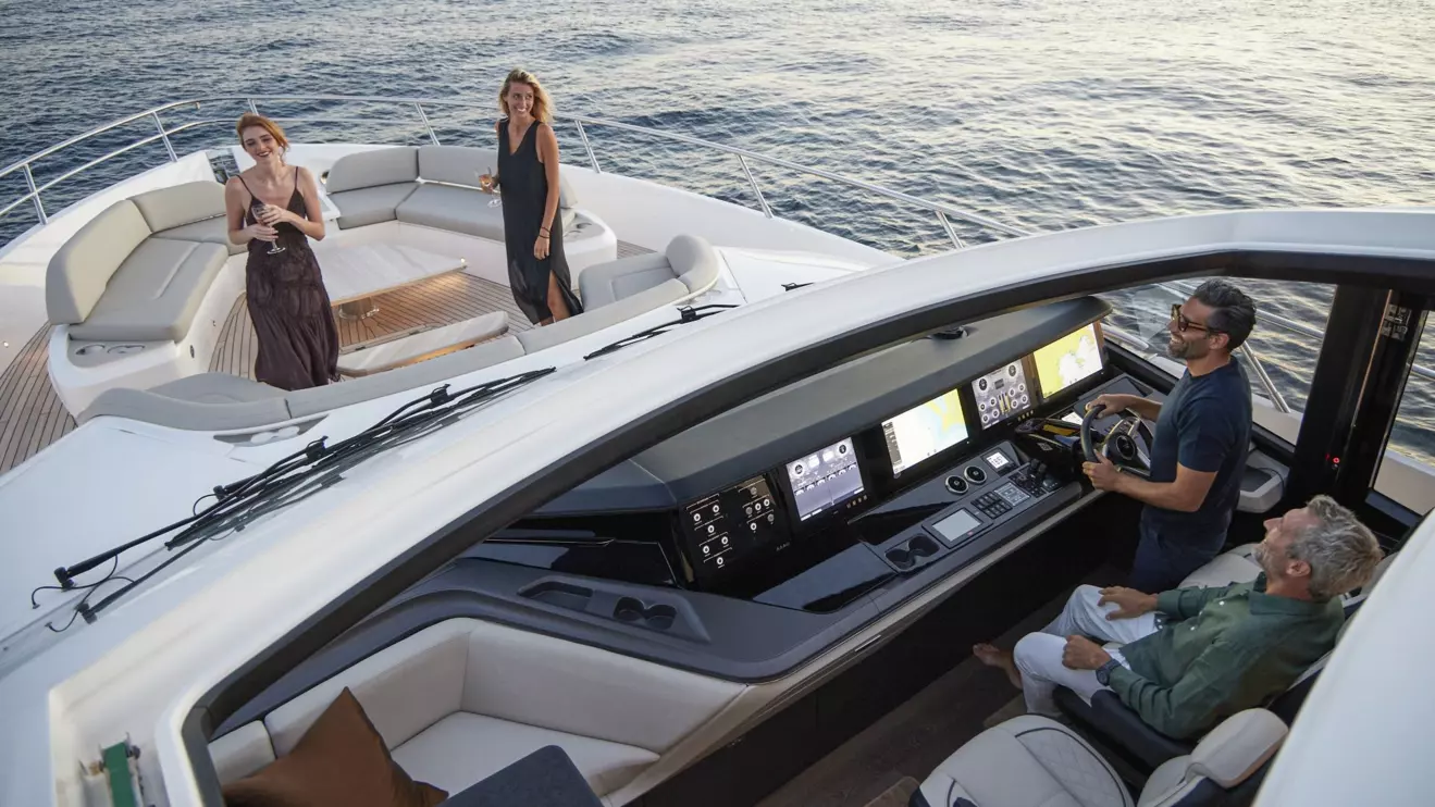 Princess S80 sportbridge