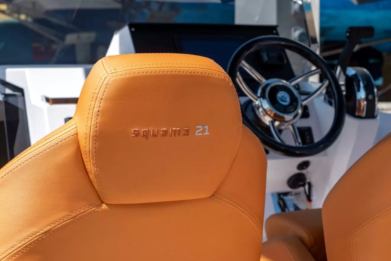 Squama 21, motorboat