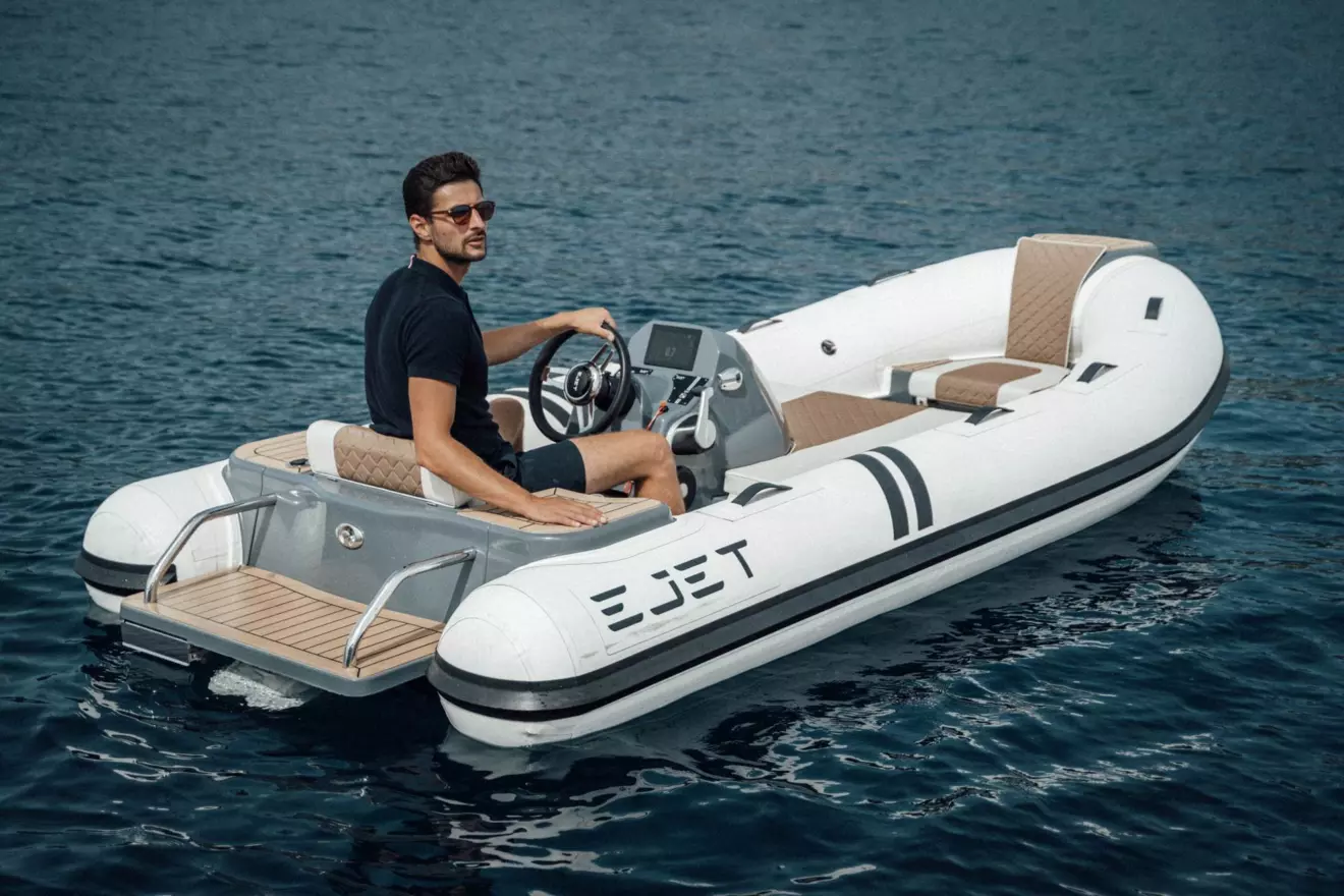 EJET-4x-tender-side-view.jpg