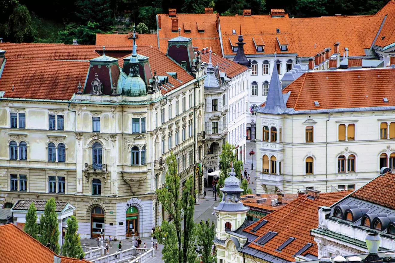 ljubljana-old-town-buildings-00.jpg