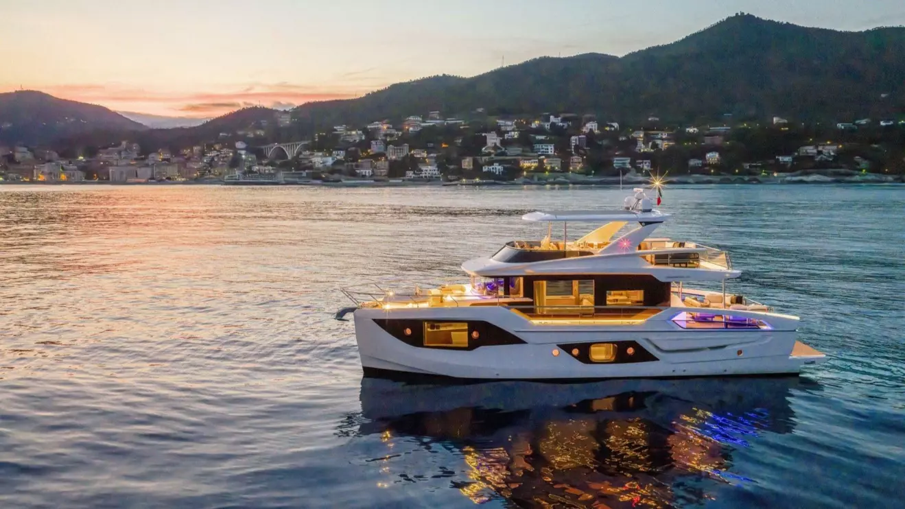 Absolute Navetta 62-side view.jpg