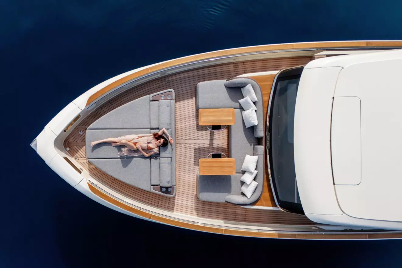 "Invictus ST550 bow living area, U-shaped sofa, sunbathing area, luxury lounge.