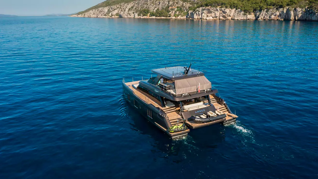 Luxury catamaran Sunreef 70 Power aft cruising