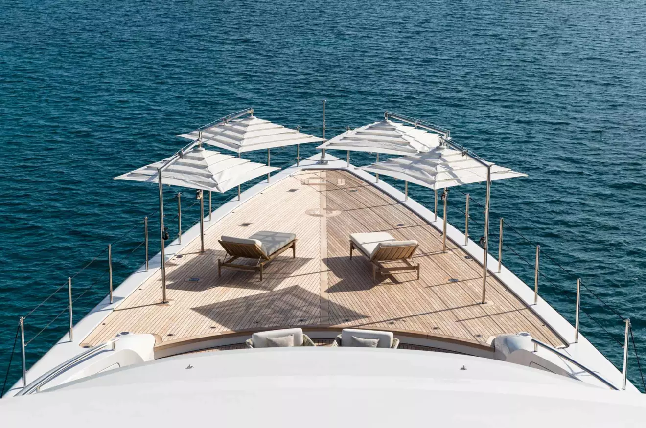 Benetti Calex main deck