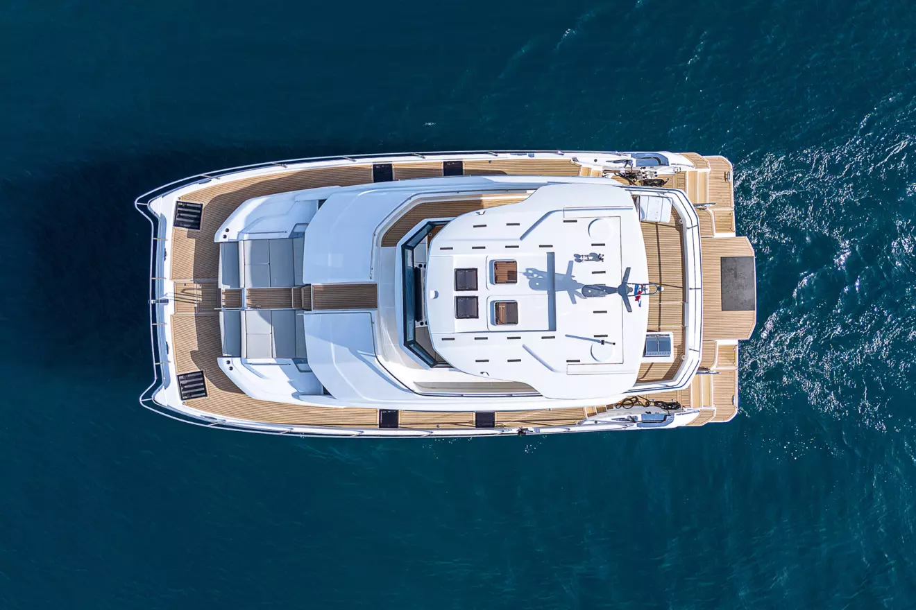 Aquila-54-exterior-03.jpg