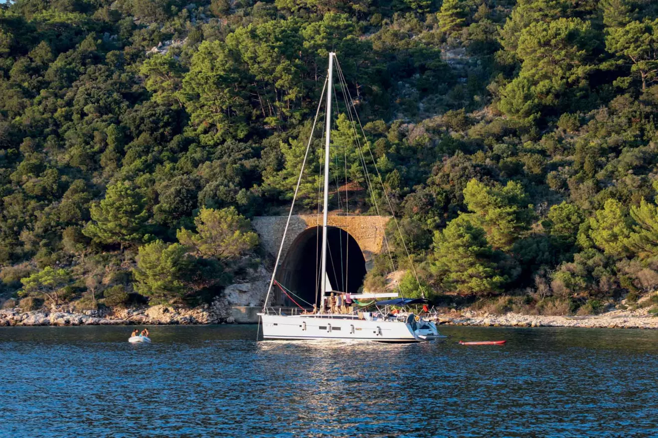 sailing-boat-lastovo-00.jpg