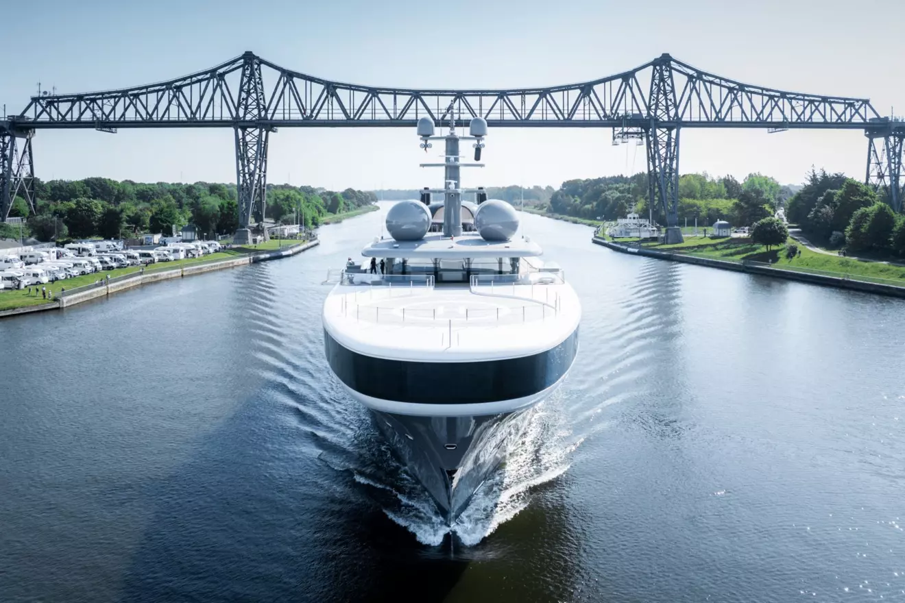 L&uuml;rssen Nausicaa - front view.jpg