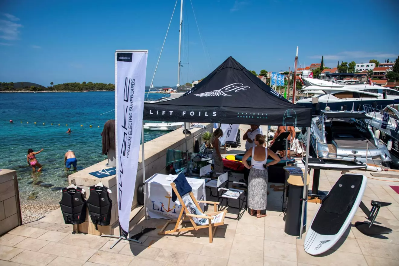 martinis-marchi-summer-party-marine-toys.jpg