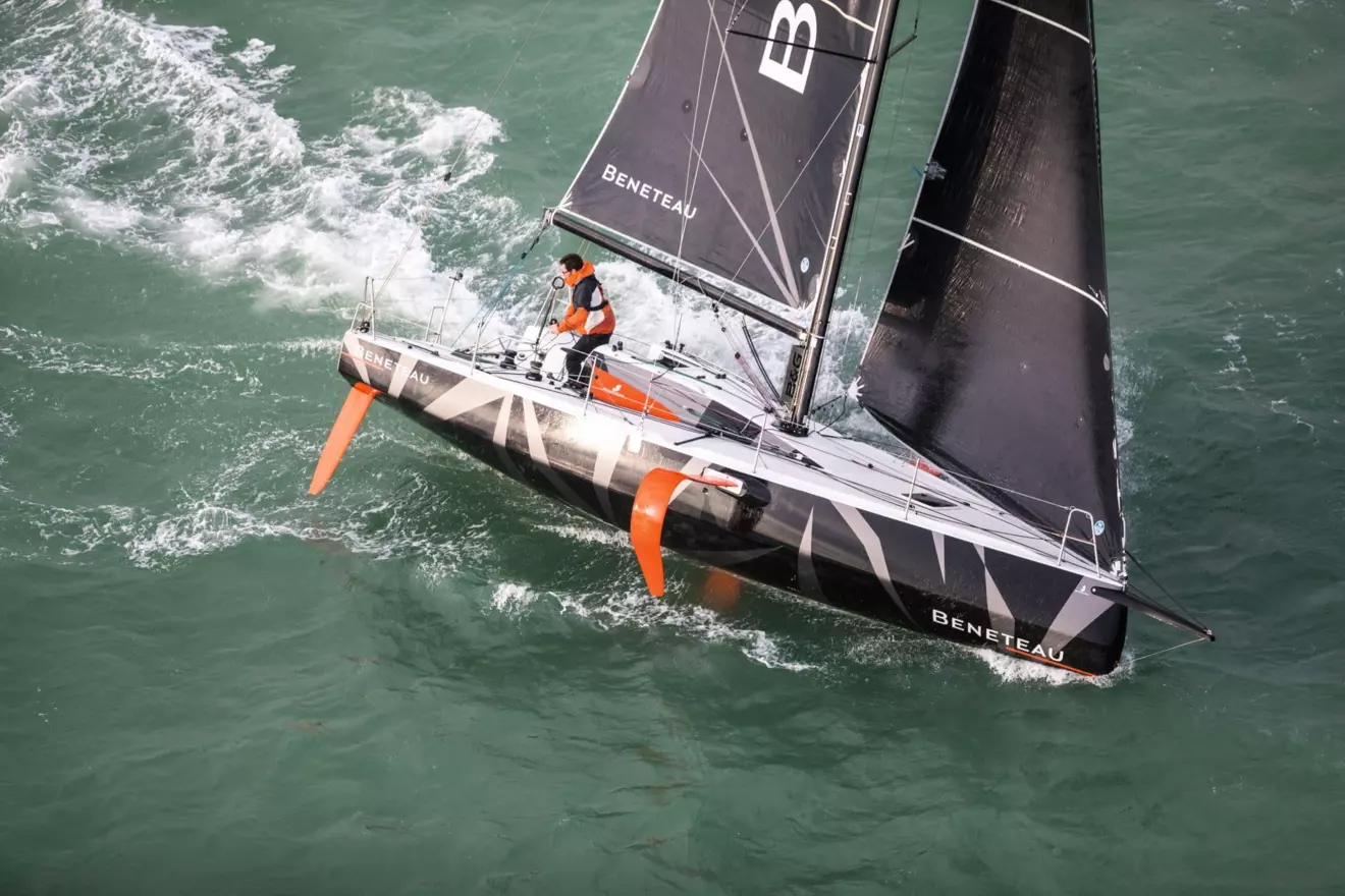 Figaro-Beneteau-3-sailing.jpg