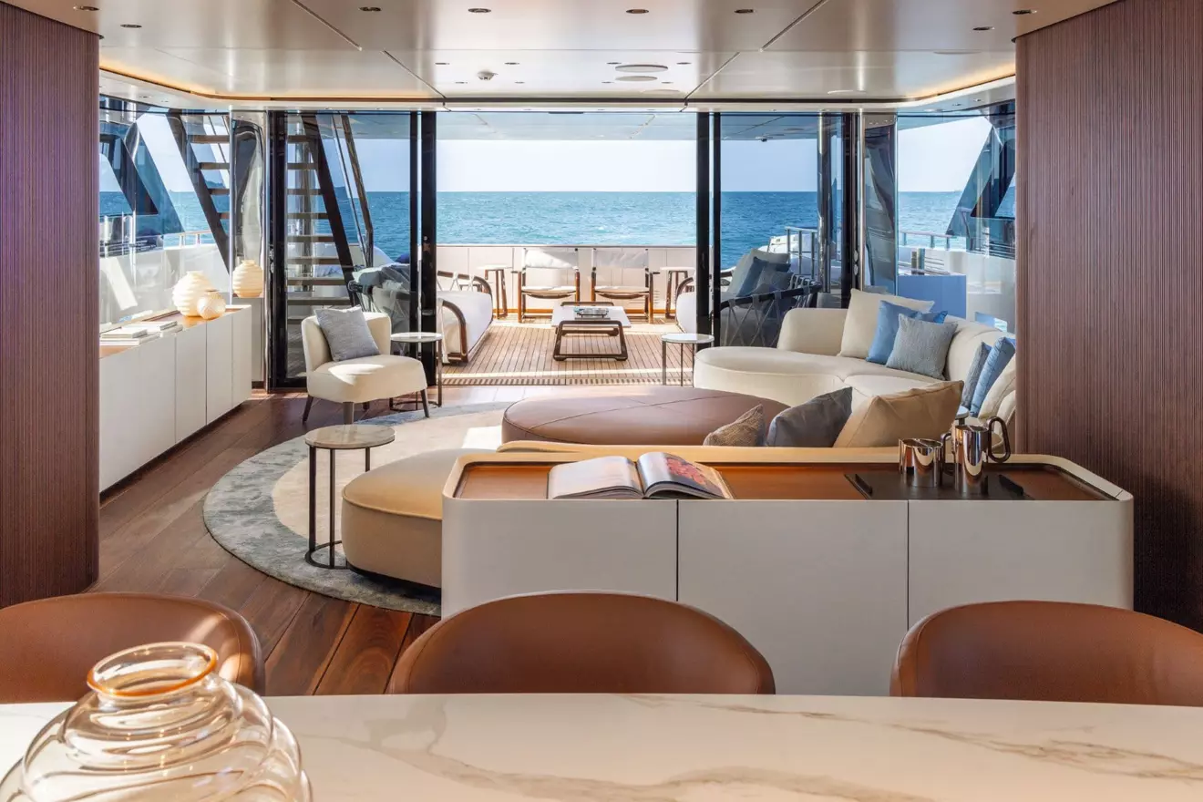 Custom Line Navetta 50 salon
