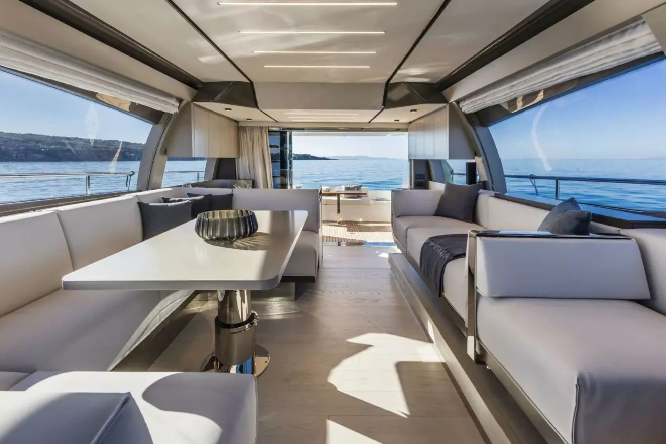 Ferretti Yachts 550 salon