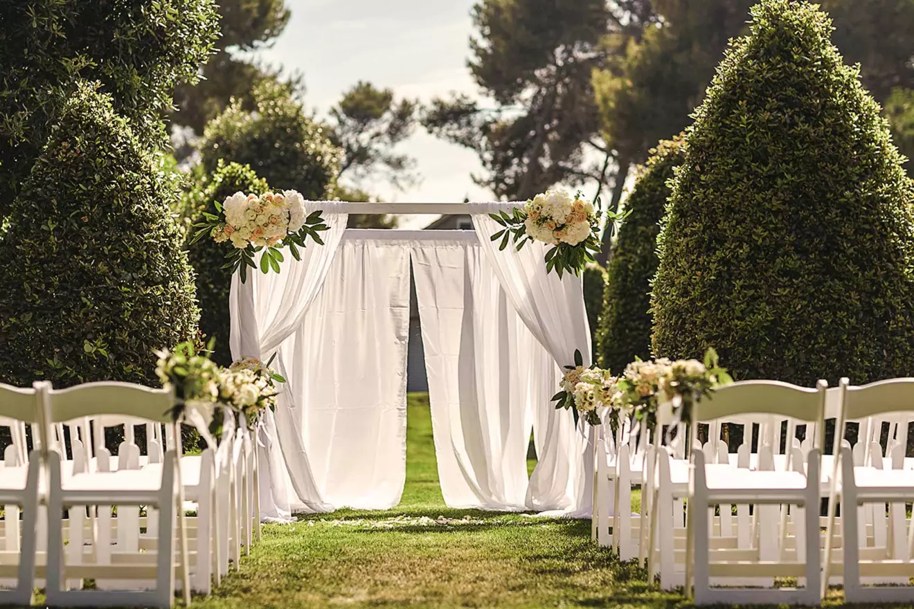 martinis-marchi-garden-00.jpg