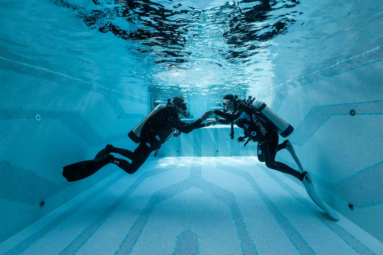 Oceanco-Leviathan-diving.jpg