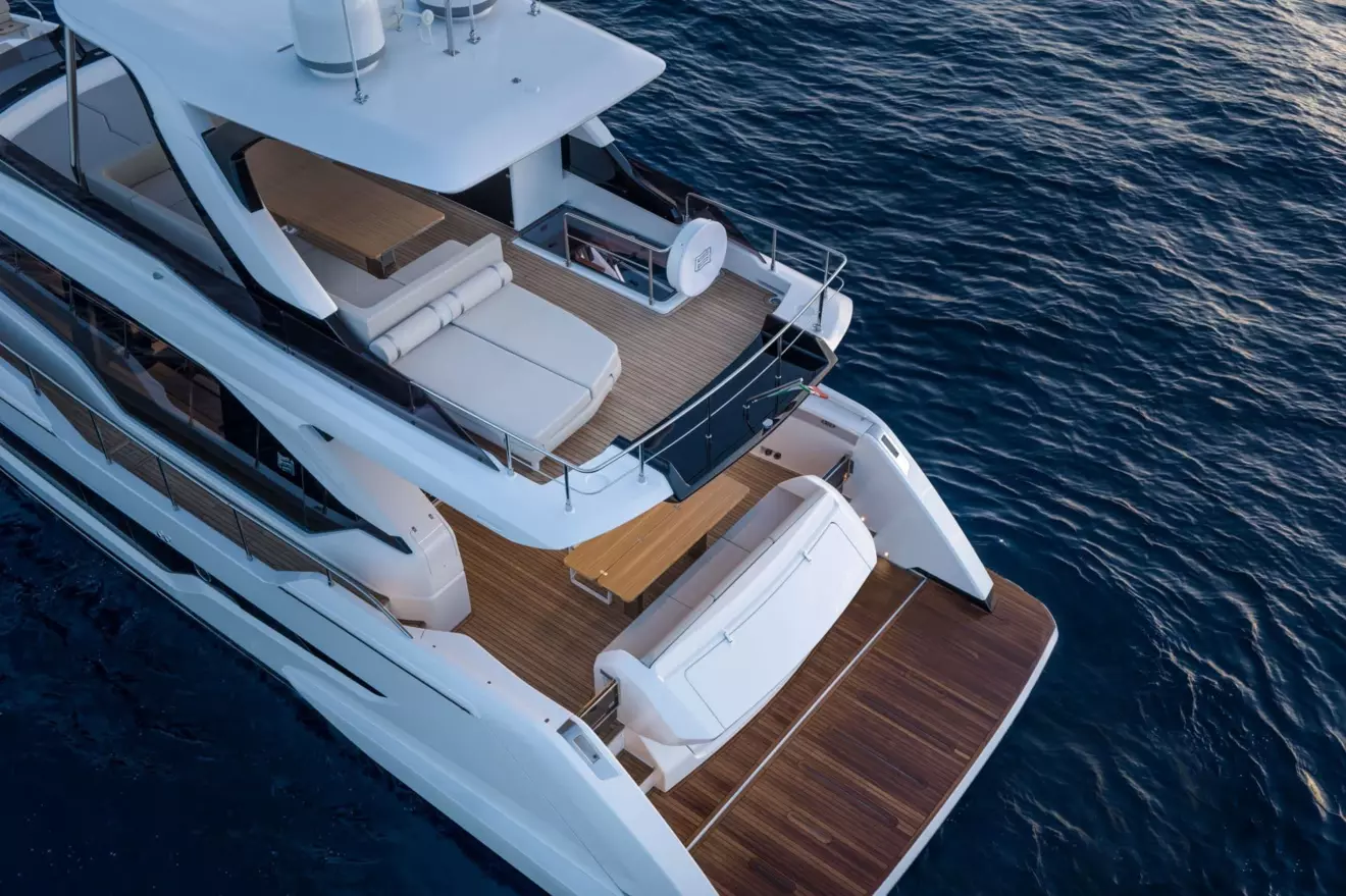 ferretti yachts 670 aft platform