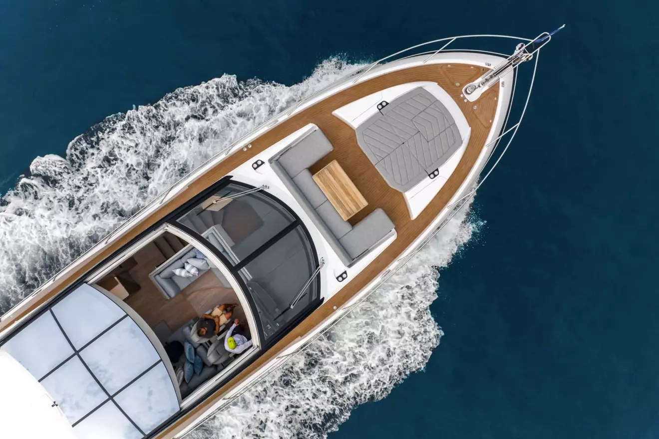 Sunseeker-Predator 75 exterior bow