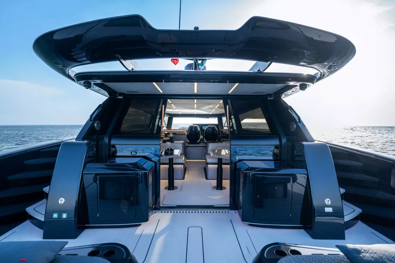 brabus ultima 55 - cockpit.jpg