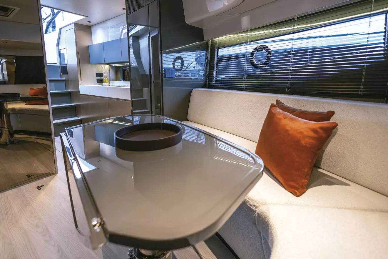 fim-440-regina-interior.jpg