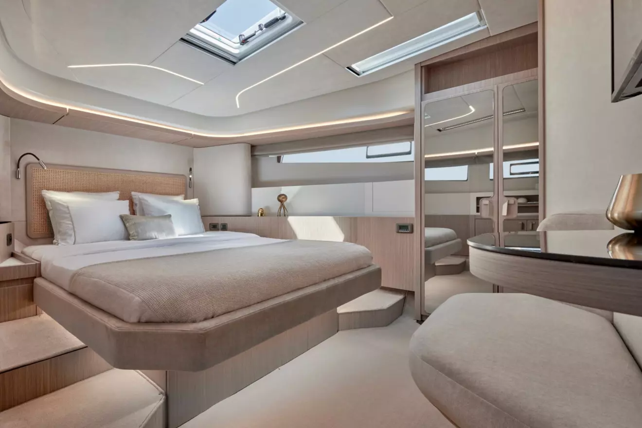Prestige-Yachts-F4-2.jpg