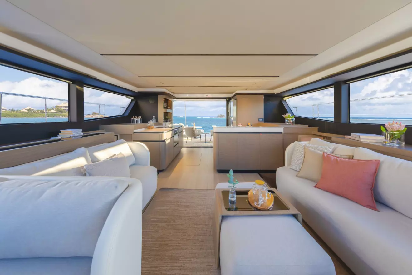 Leopard 53 PC - salon.jpg