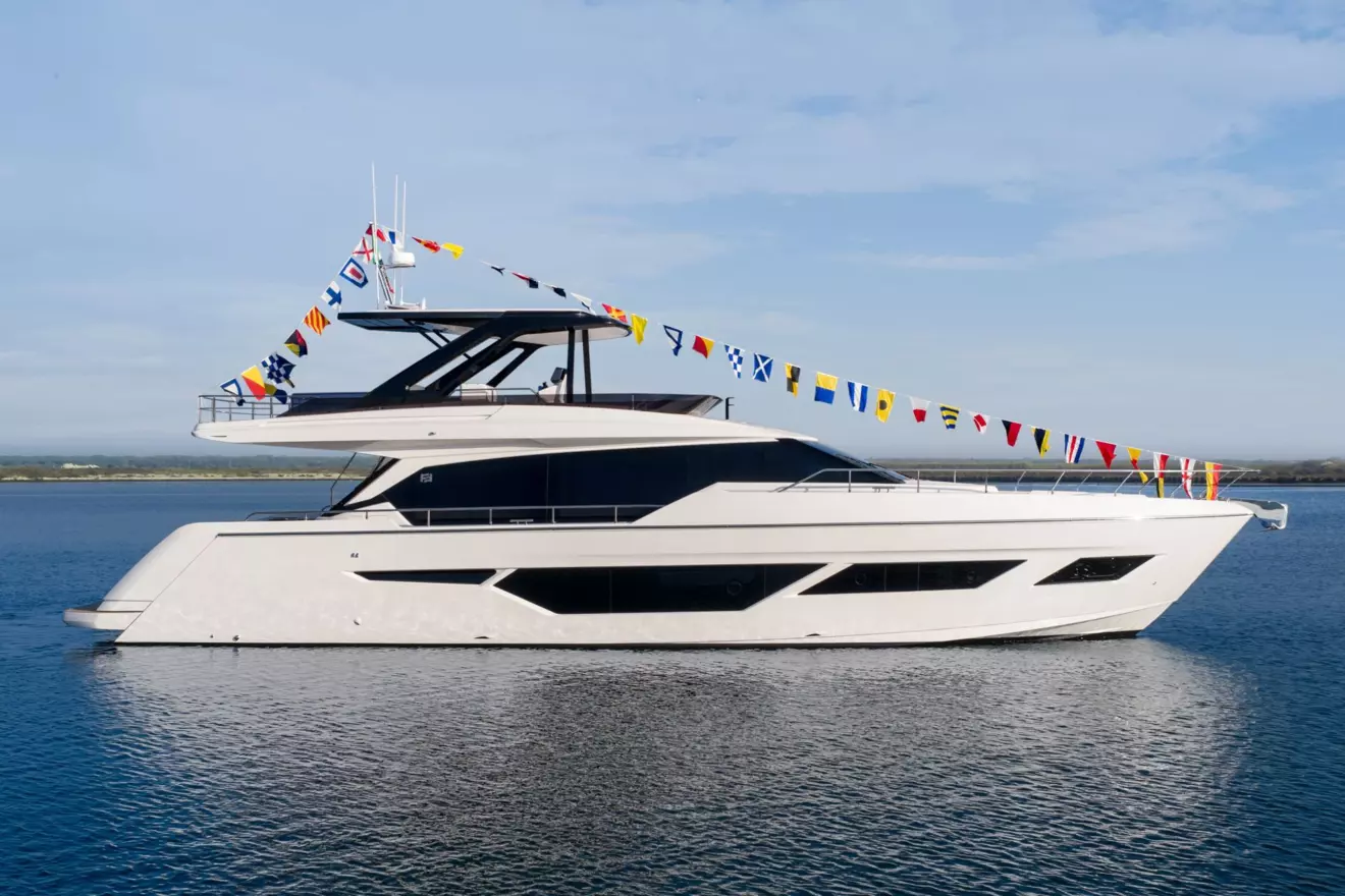 Ferretti Yachts 720 - side view.jpg