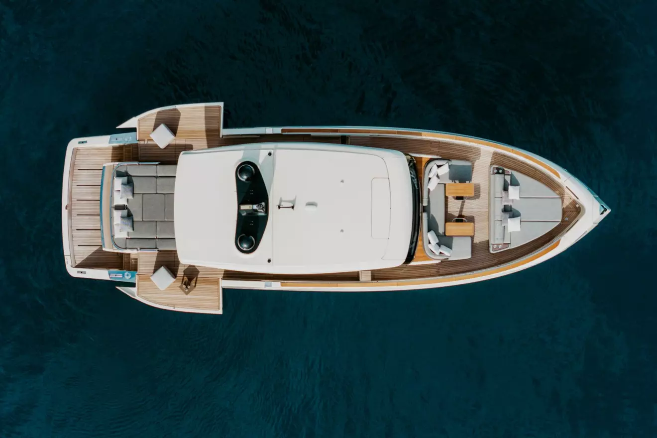 Invictus-ST550-aerial-view.jpg