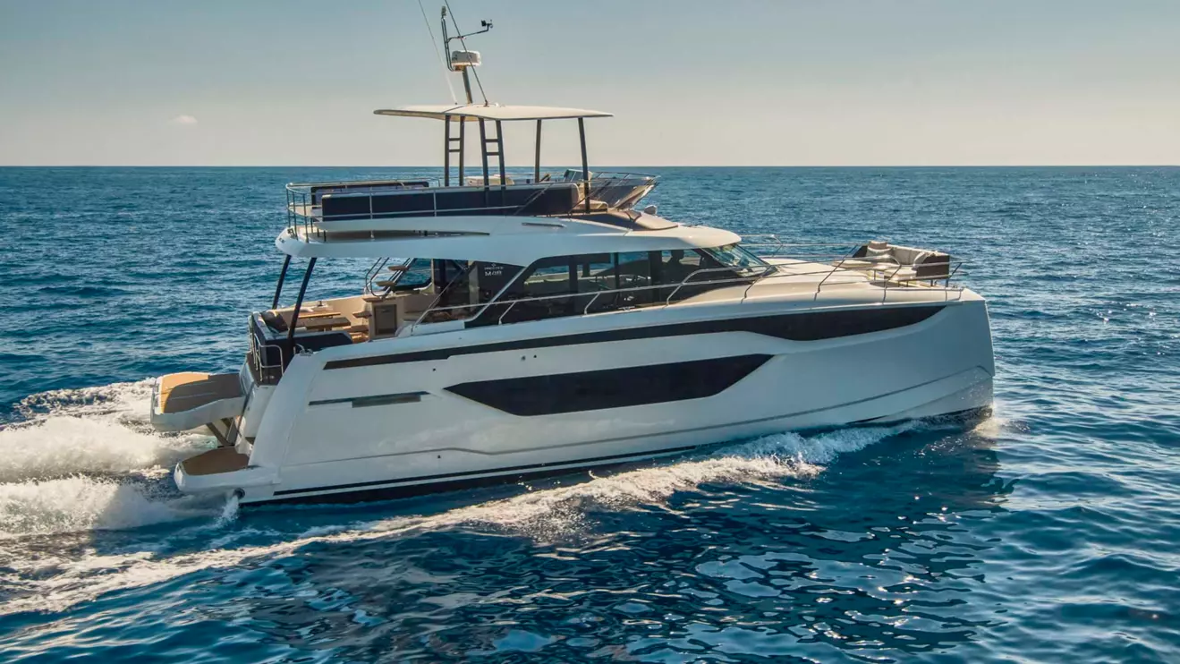 00-Prestige-M48-cruising.jpg