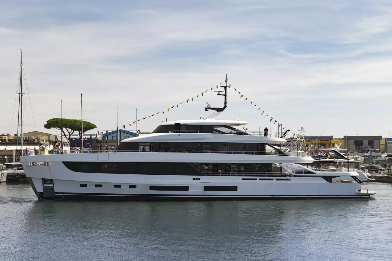 Azimut Grande 44 - launch.jpg