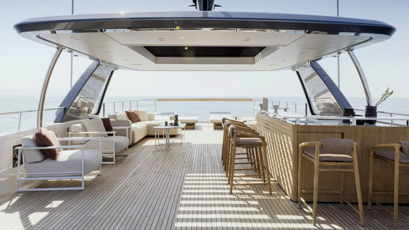 Sanlorenzo SD132-flybridge.jpg