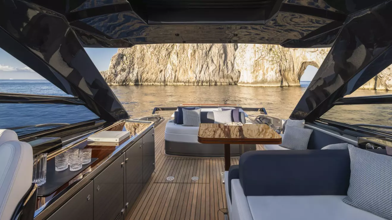 Riva 58 Capri-cockpit.jpg