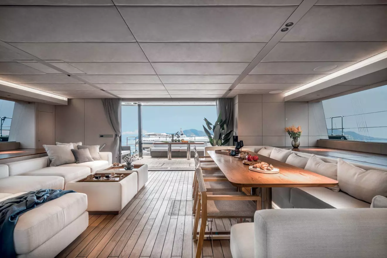 sunreef-70-living-area-00.jpg