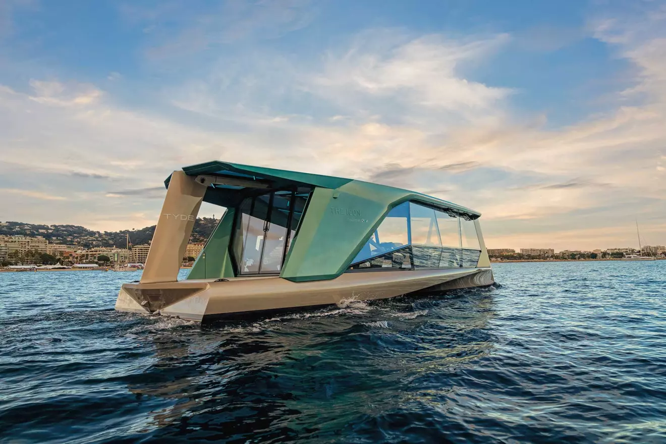 electric yacht ICON running