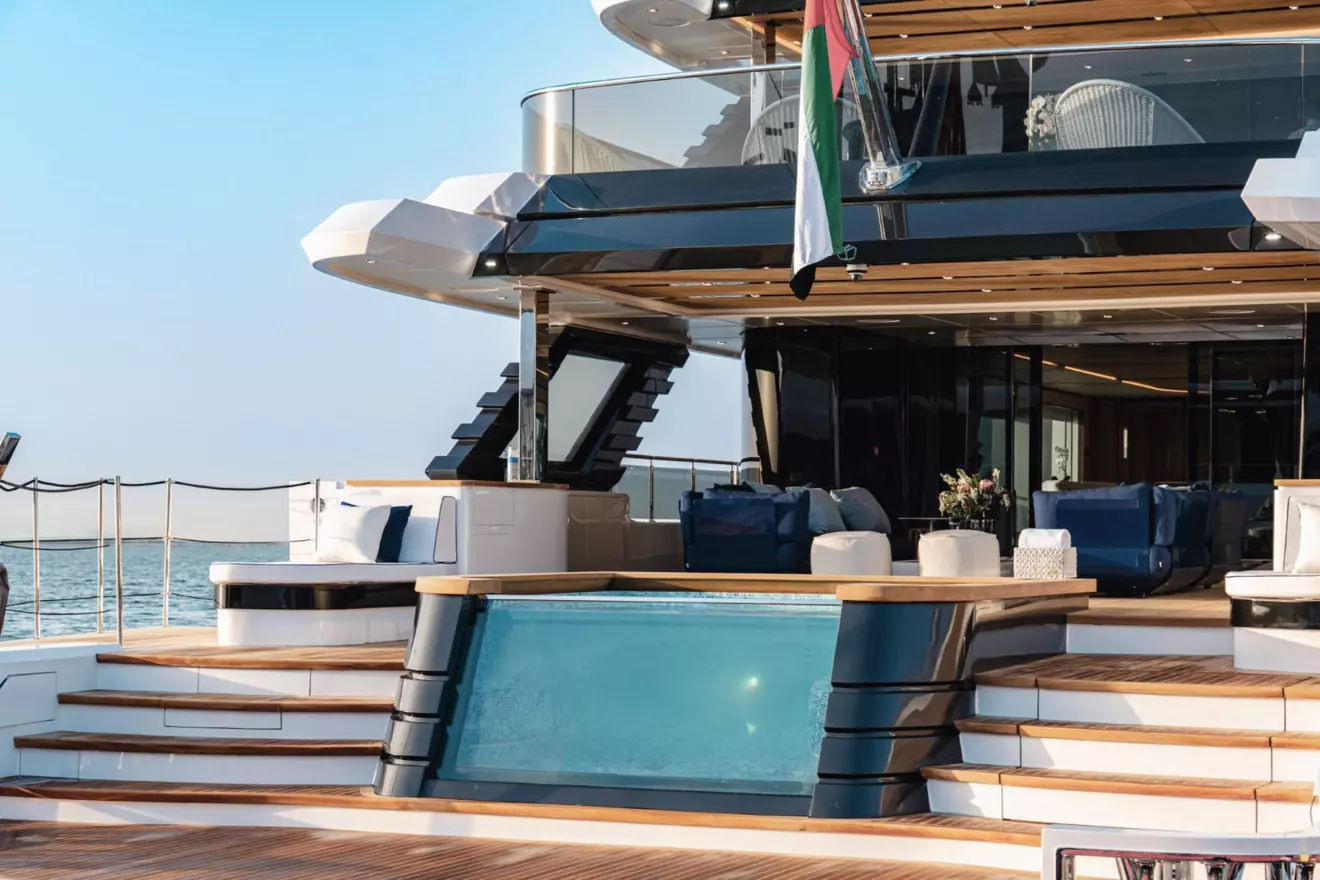 Majesty 145 - pool.jpg