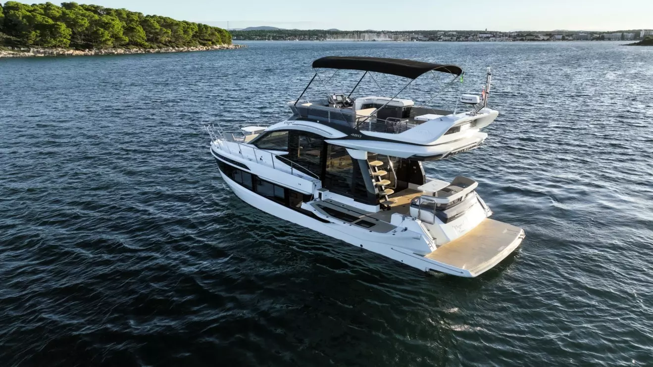 Galeon 480 Fly - back side view.JPG